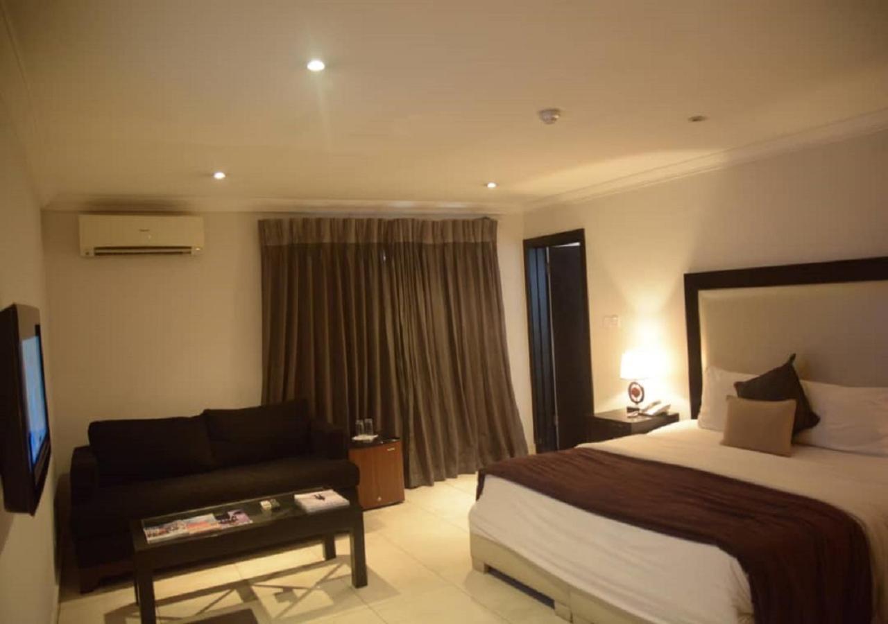 S & S Hotel & Suites Lagos Exterior photo